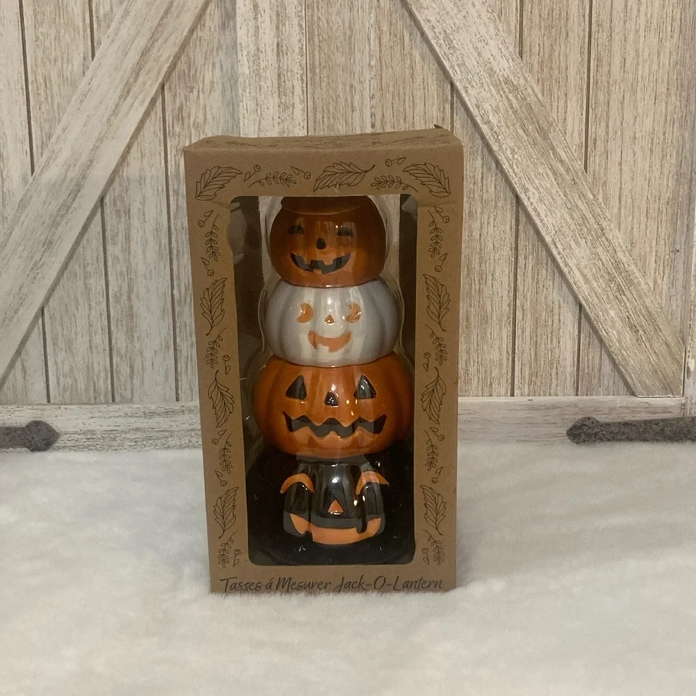 10 Strawberry Street Stacking Jack o Lantern Measuring Cups